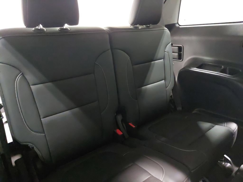 Used 2023 GMC Acadia SLT w/ Trailering Package image 12