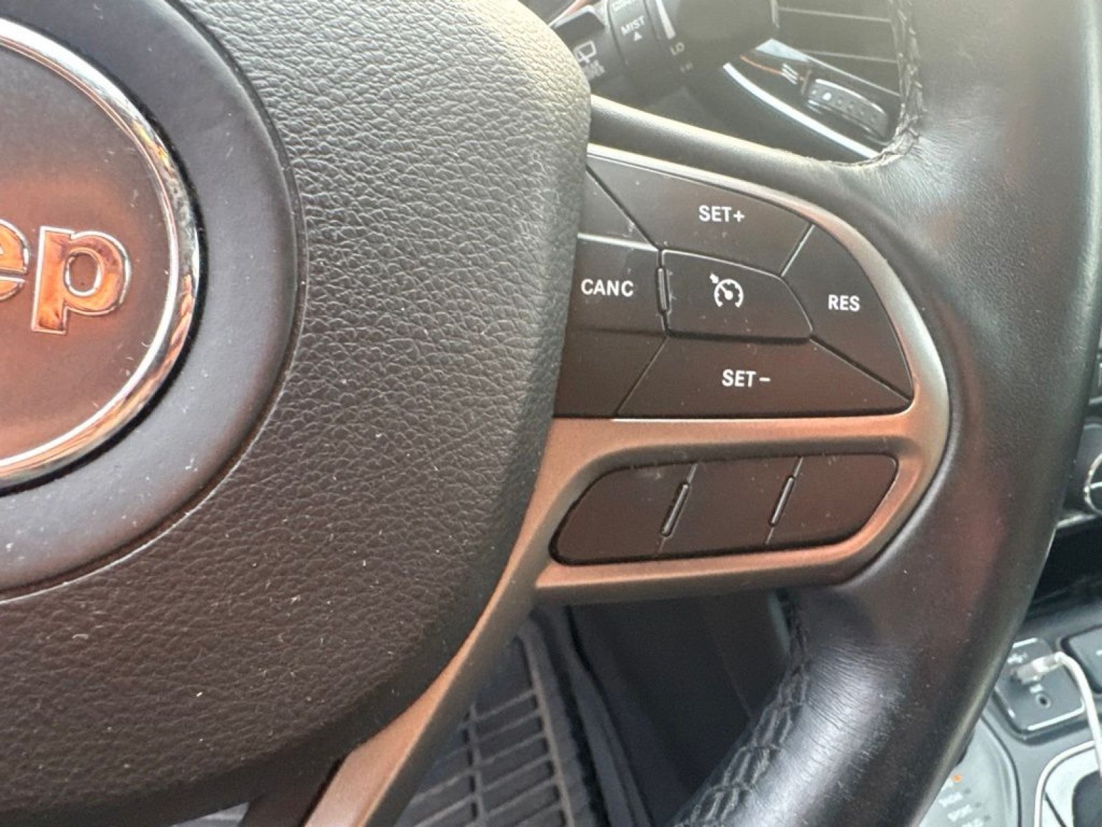 Used 2019 Jeep Cherokee Limited AWD/4WD image 15