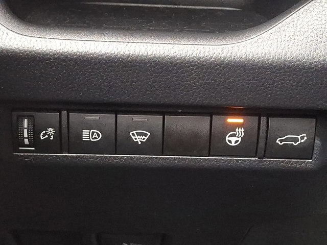 Used 2022 Toyota RAV4 XLE Premium image 25