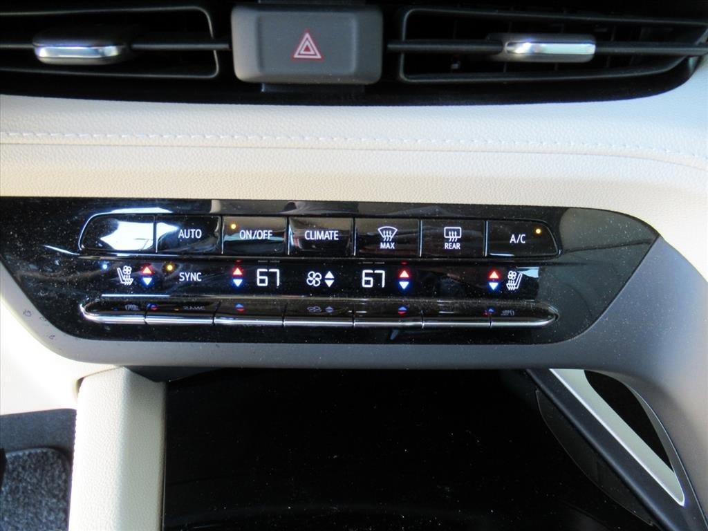 Used 2022 Buick Envision Avenir w/ Technology Package II FWD image 27