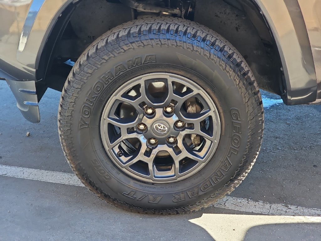 Used 2017 Toyota Tacoma SR5 w/ Tow Package RWD image 34
