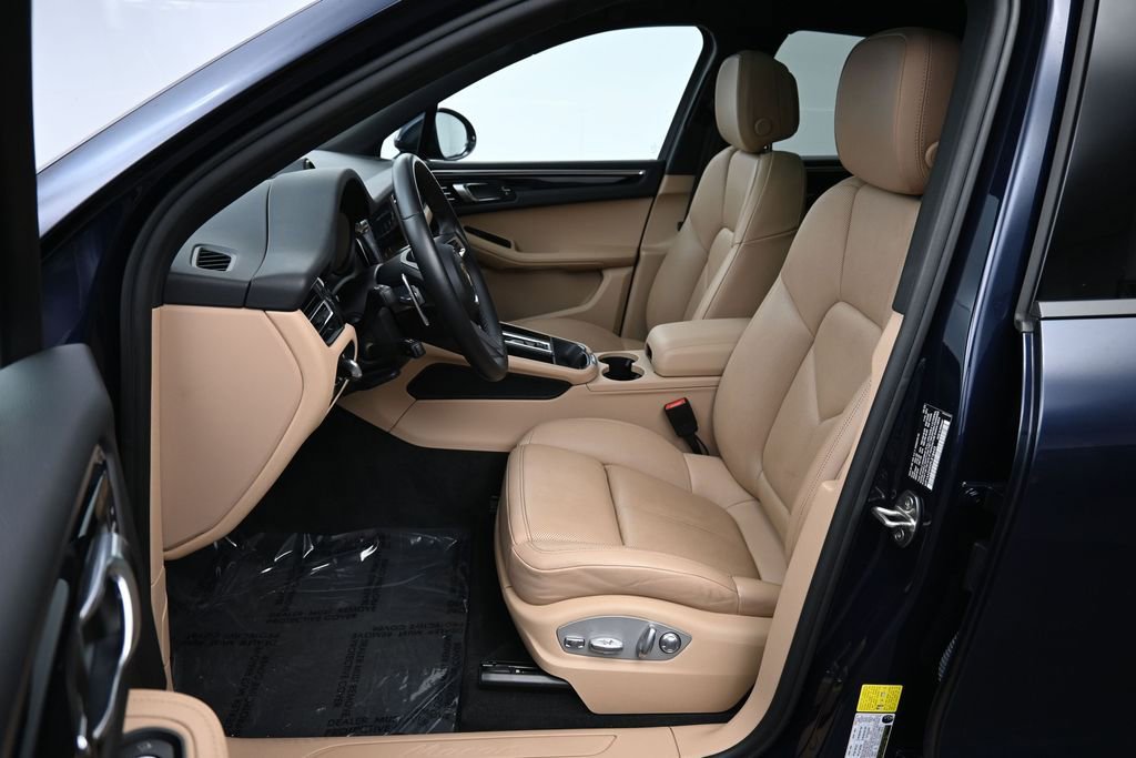 Certified 2023 Porsche Macan Turbo AWD/4WD image 9