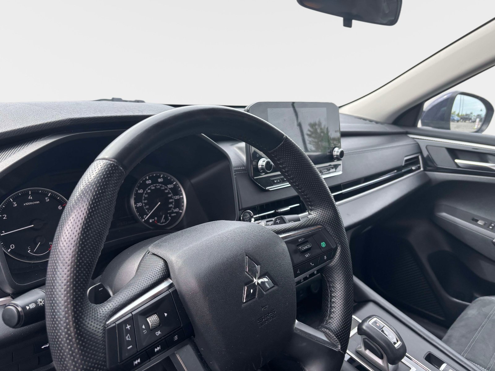 Used 2024 Mitsubishi Outlander SE AWD/4WD image 9