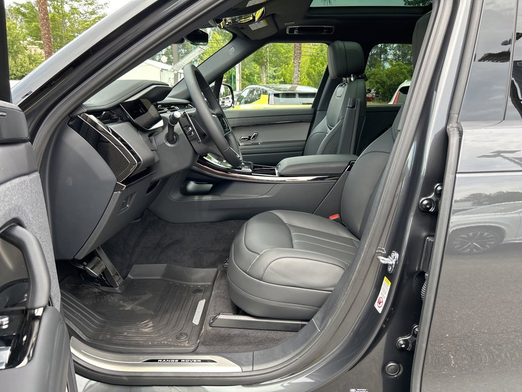 New 2025 Land Rover Range Rover Sport Dynamic SE image 4