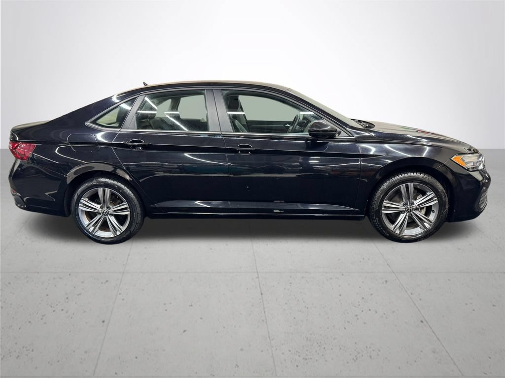 Used 2024 Volkswagen Jetta SE FWD image 8