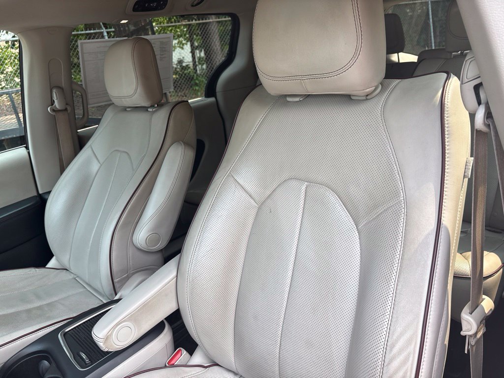 Used 2020 Chrysler Pacifica Limited FWD image 15