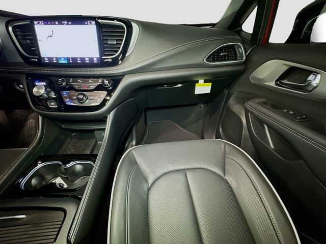 New 2026 Chrysler Pacifica Limited w/ S Appearance Package image 26