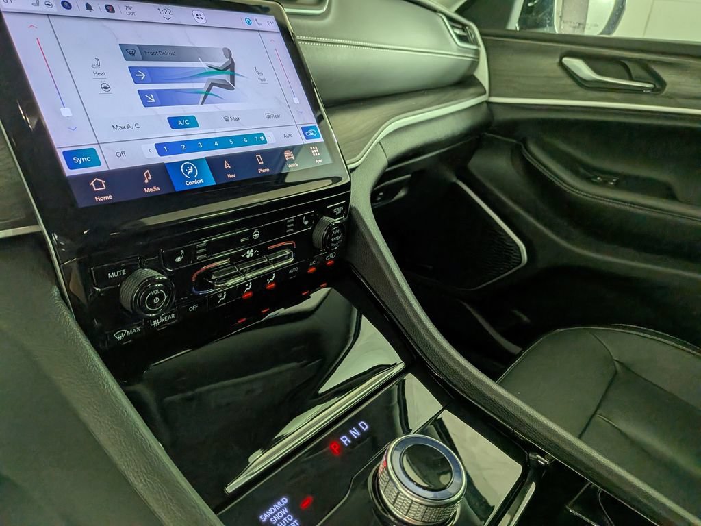 Certified 2023 Jeep Grand Cherokee Limited AWD/4WD image 26