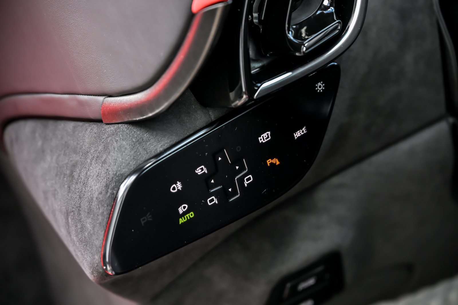 Used 2024 Ferrari Roma Spider RWD image 38