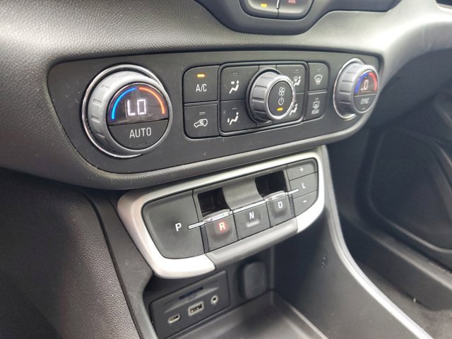 Used 2023 GMC Terrain SLT image 32