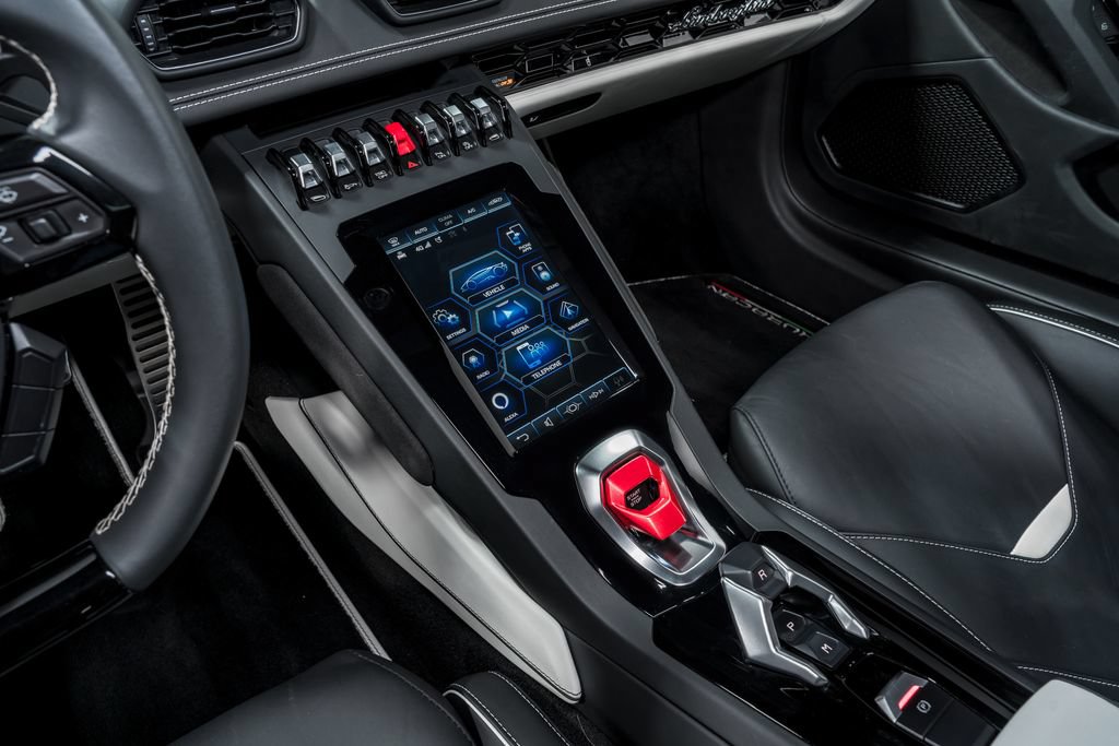 Used 2020 Lamborghini Huracan EVO RWD image 23