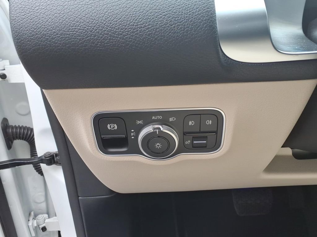 New 2026 Mercedes-Benz GLB 250 4MATIC image 17