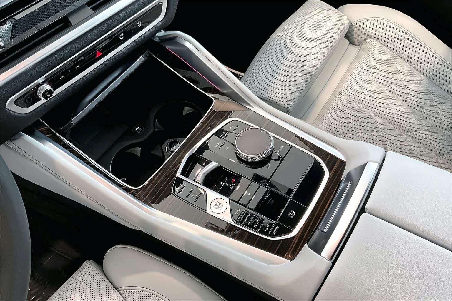 Used 2026 BMW X6 xDrive40i AWD/4WD image 18