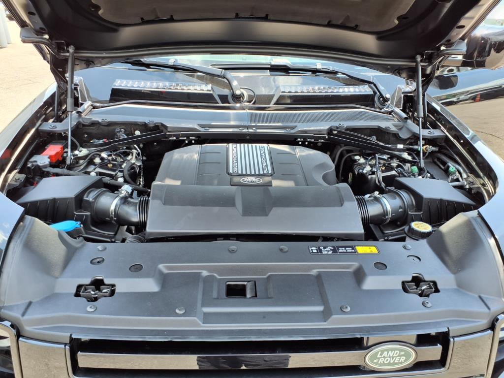 Certified 2025 Land Rover Defender 110 X-Dynamic SE image 9