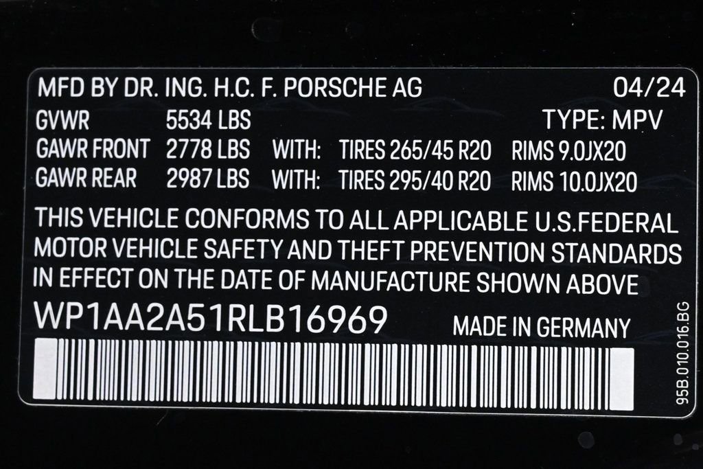 Certified 2024 Porsche Macan image 27