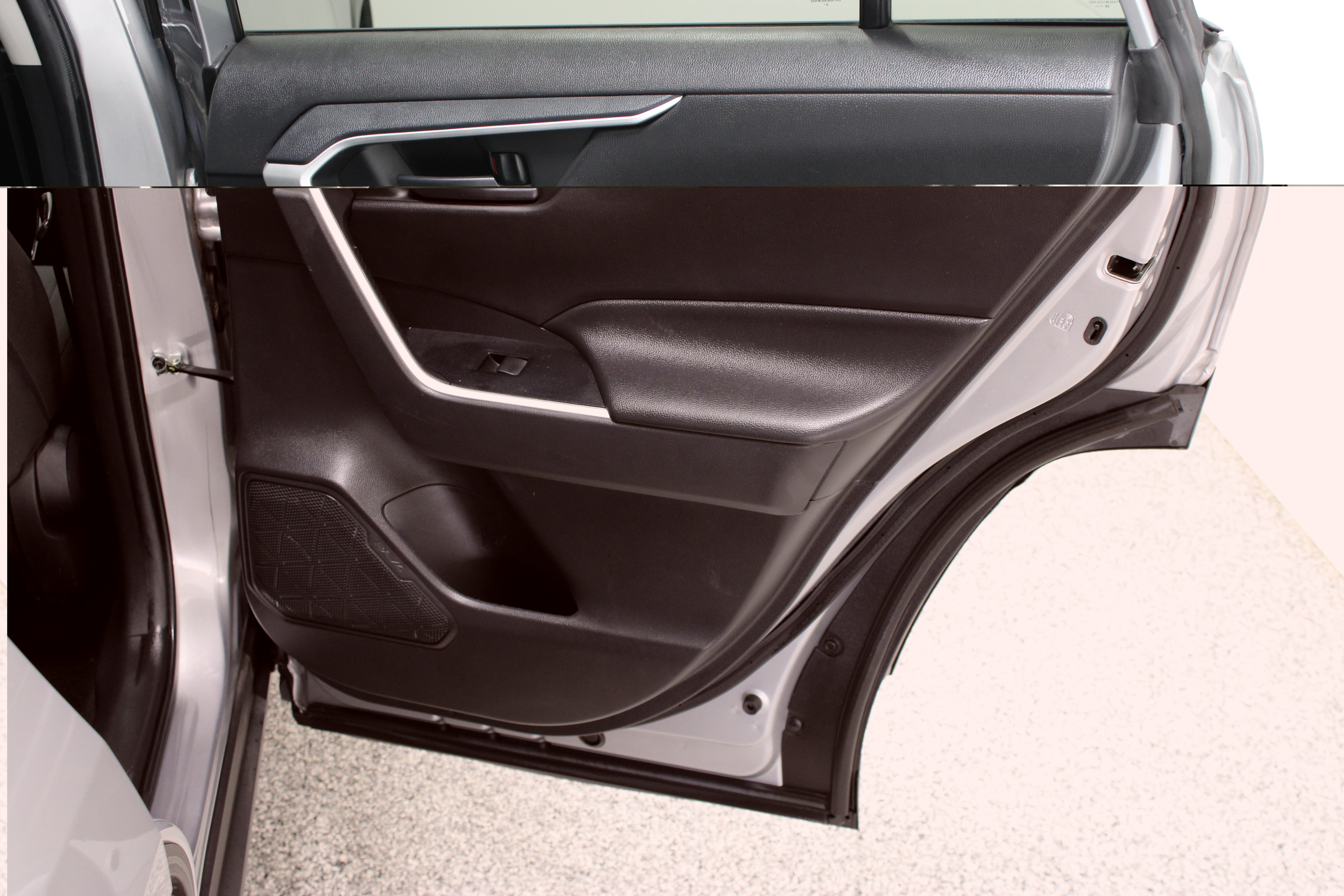 Used 2021 Toyota RAV4 LE FWD image 28
