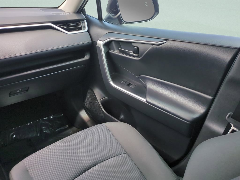 Used 2023 Toyota RAV4 LE image 17