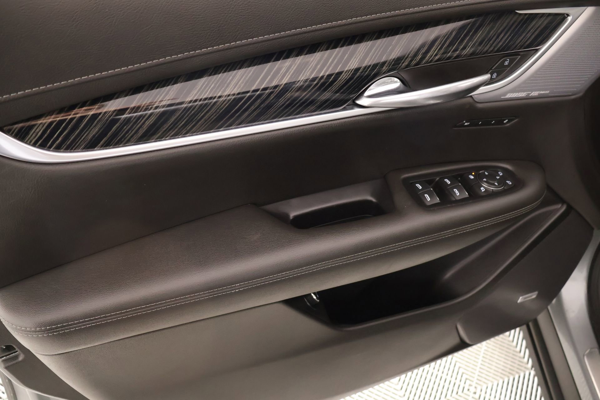 Used 2024 Cadillac XT6 Premium Luxury image 17