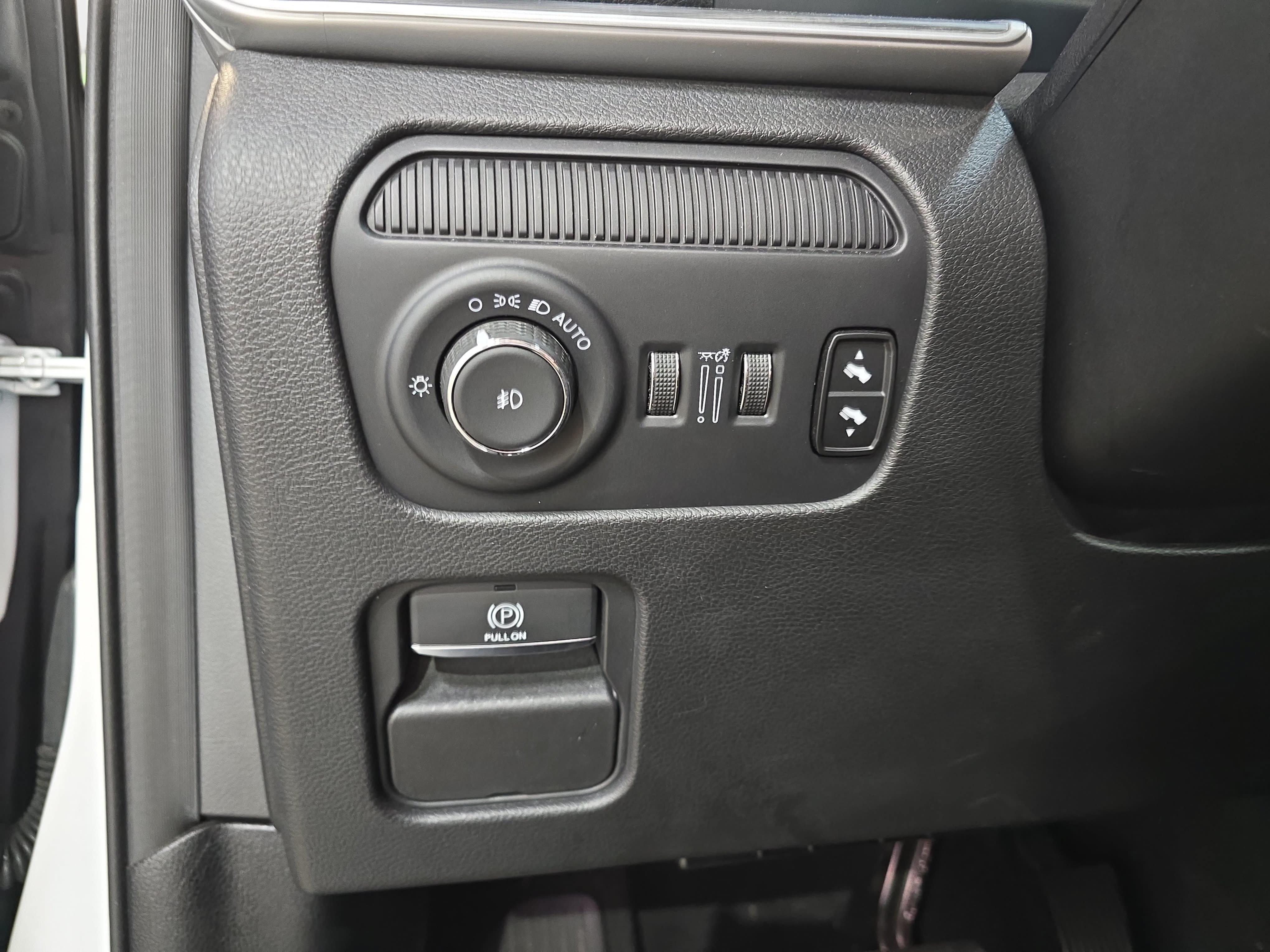 Used 2024 Jeep Wagoneer L Series II w/ Flexible Seating Group AWD/4WD image 23