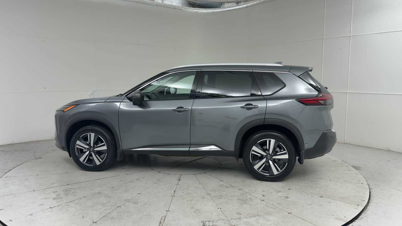 Used 2023 Nissan Rogue SL w/ SL Premium Package AWD/4WD image 5