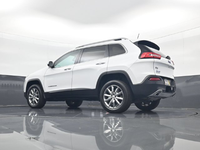 Used 2017 Jeep Cherokee Limited w/ Luxury Group AWD/4WD image 27