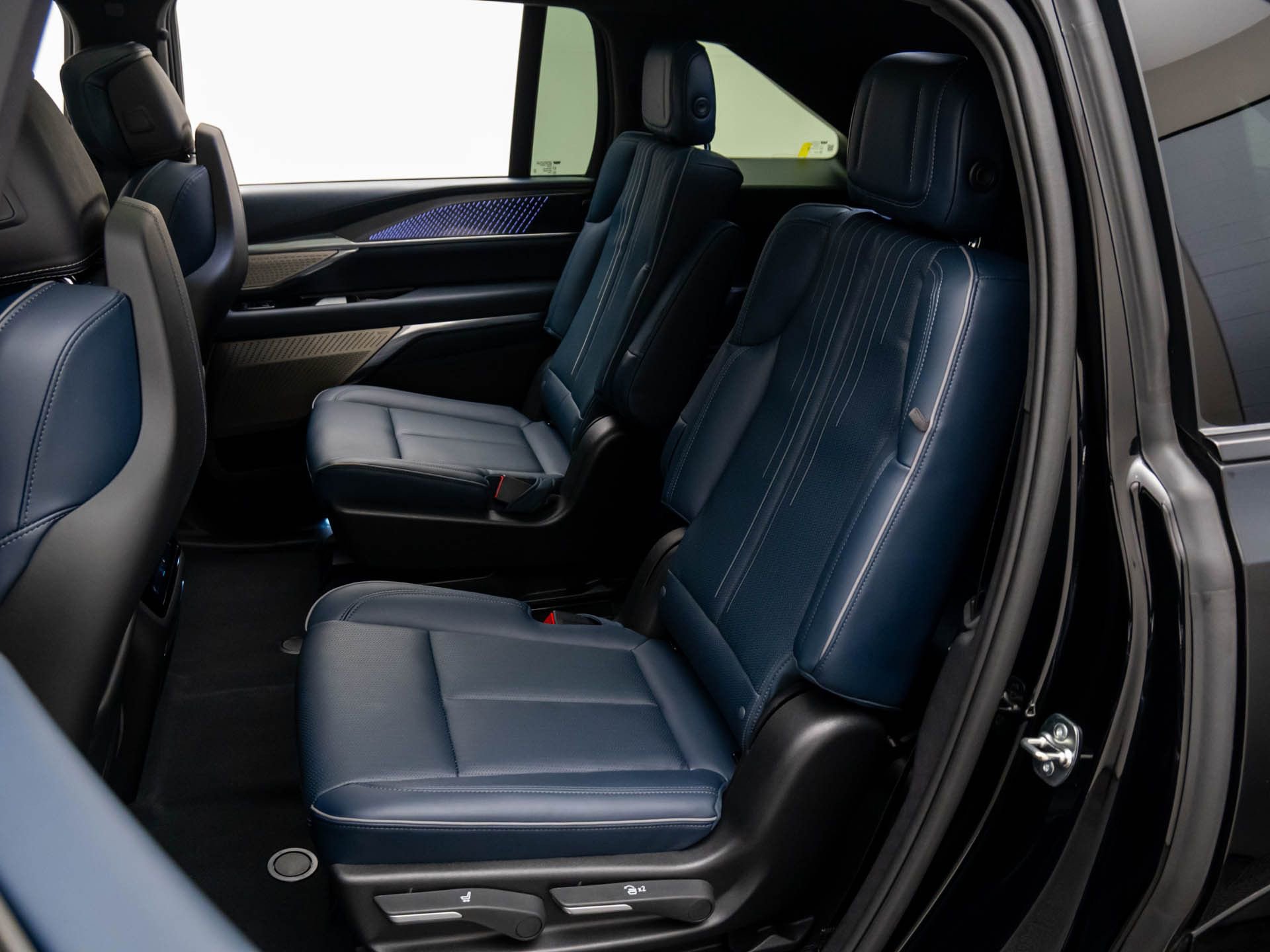 New 2025 Cadillac Escalade IQ Sport 2 w/ LPO, ONYX Package image 20