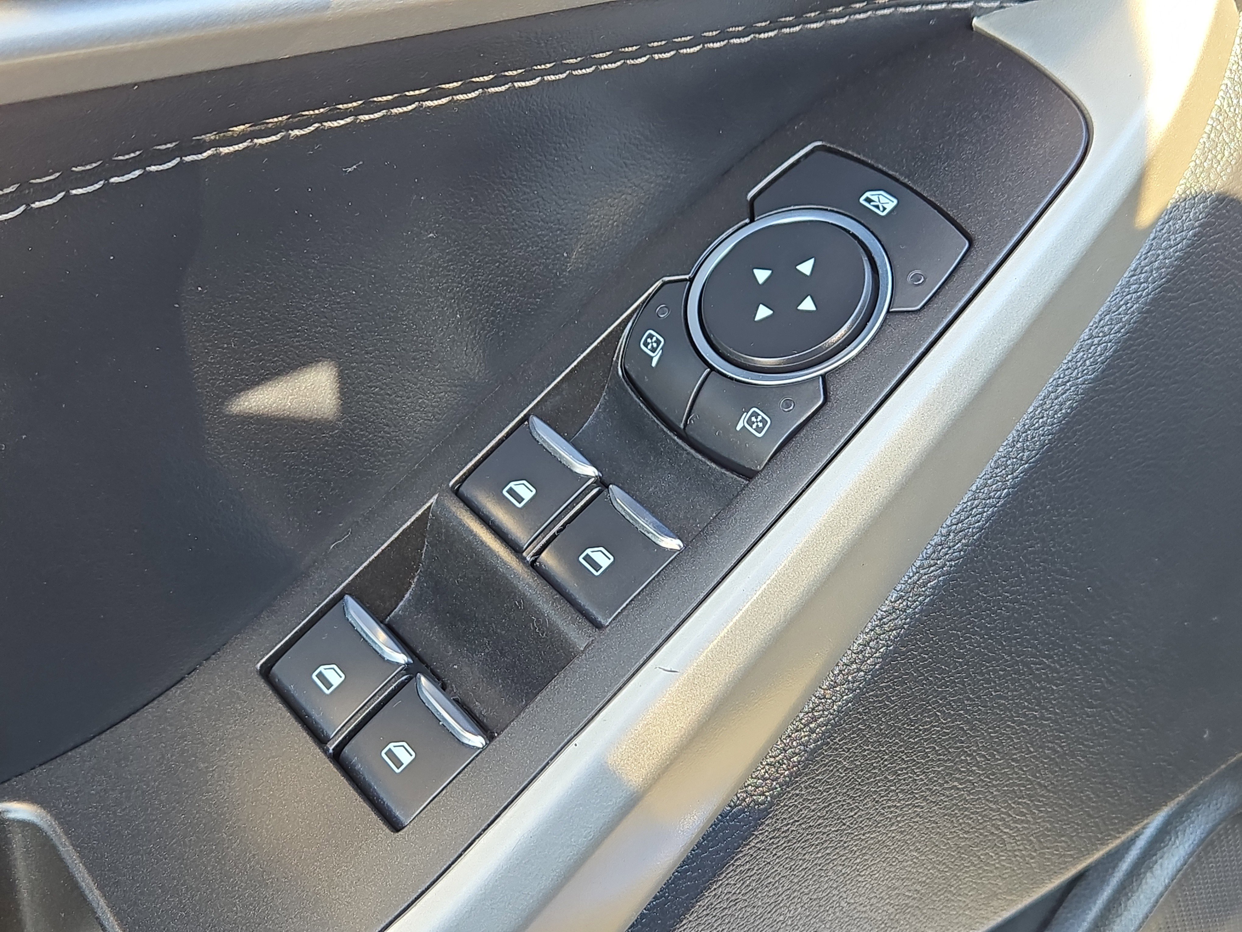 Used 2022 Ford Explorer XLT w/ Equipment Group 202A image 15