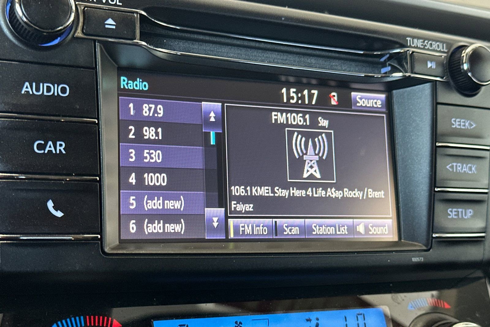 Used 2018 Toyota RAV4 LE w/ Carpet Mat Package AWD/4WD image 18