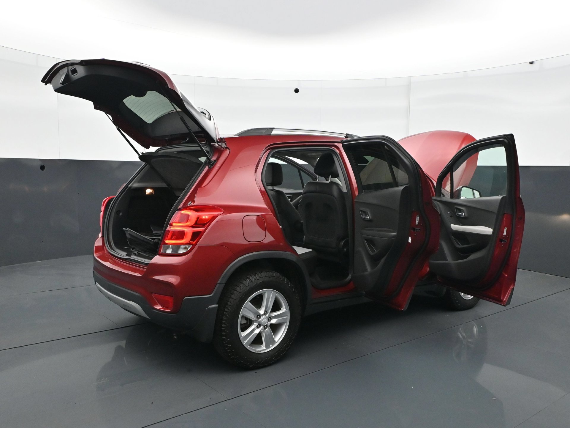Used 2019 Chevrolet Trax LT w/ Sun & Sound Package AWD/4WD image 35