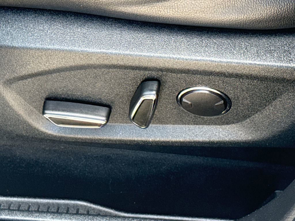 Used 2017 Ford Edge Titanium FWD image 23