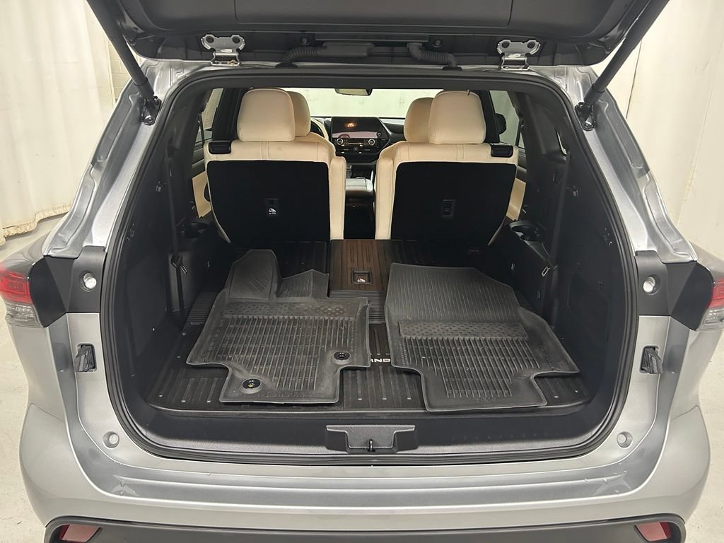 Certified 2025 Toyota Highlander XSE AWD/4WD image 11