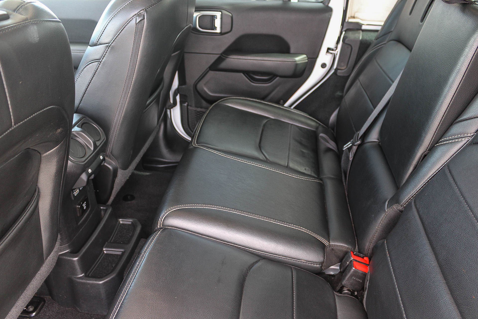 Used 2022 Jeep Wrangler Unlimited Sahara image 19