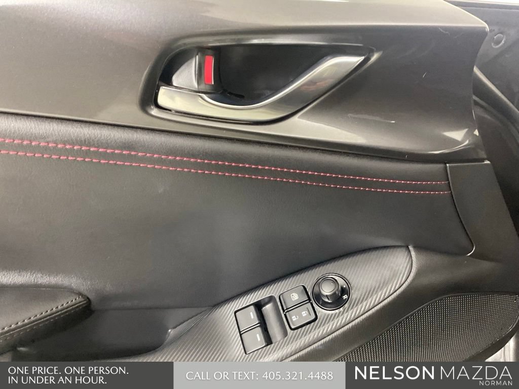 Used 2018 MAZDA MX-5 Miata Club RWD image 17