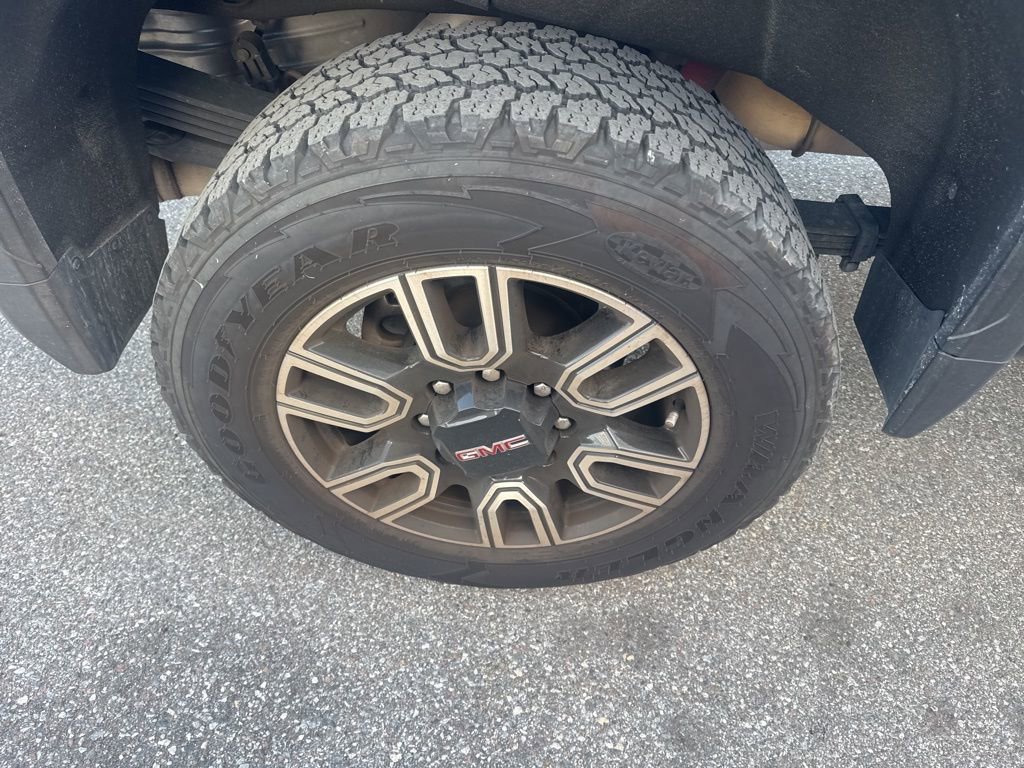 Used 2023 GMC Sierra 2500 AT4 image 9