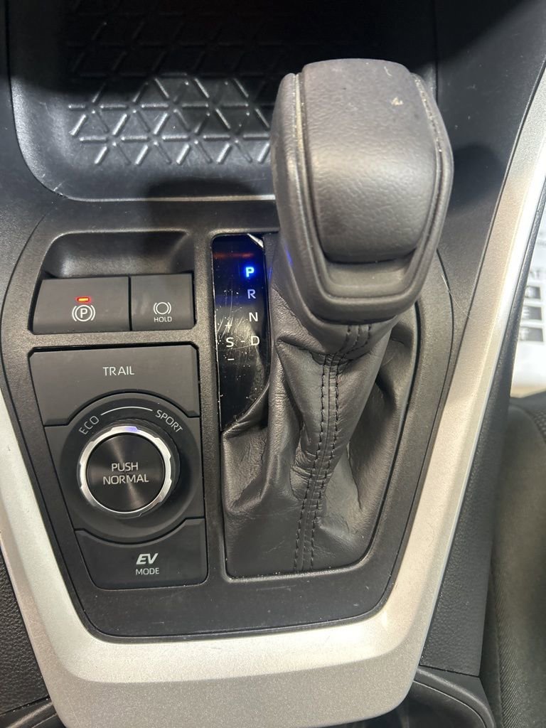 Used 2024 Toyota RAV4 LE AWD/4WD image 27