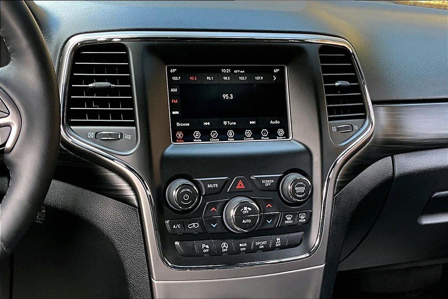 Used 2019 Jeep Grand Cherokee Laredo w/ Security & Convenience Group AWD/4WD image 8