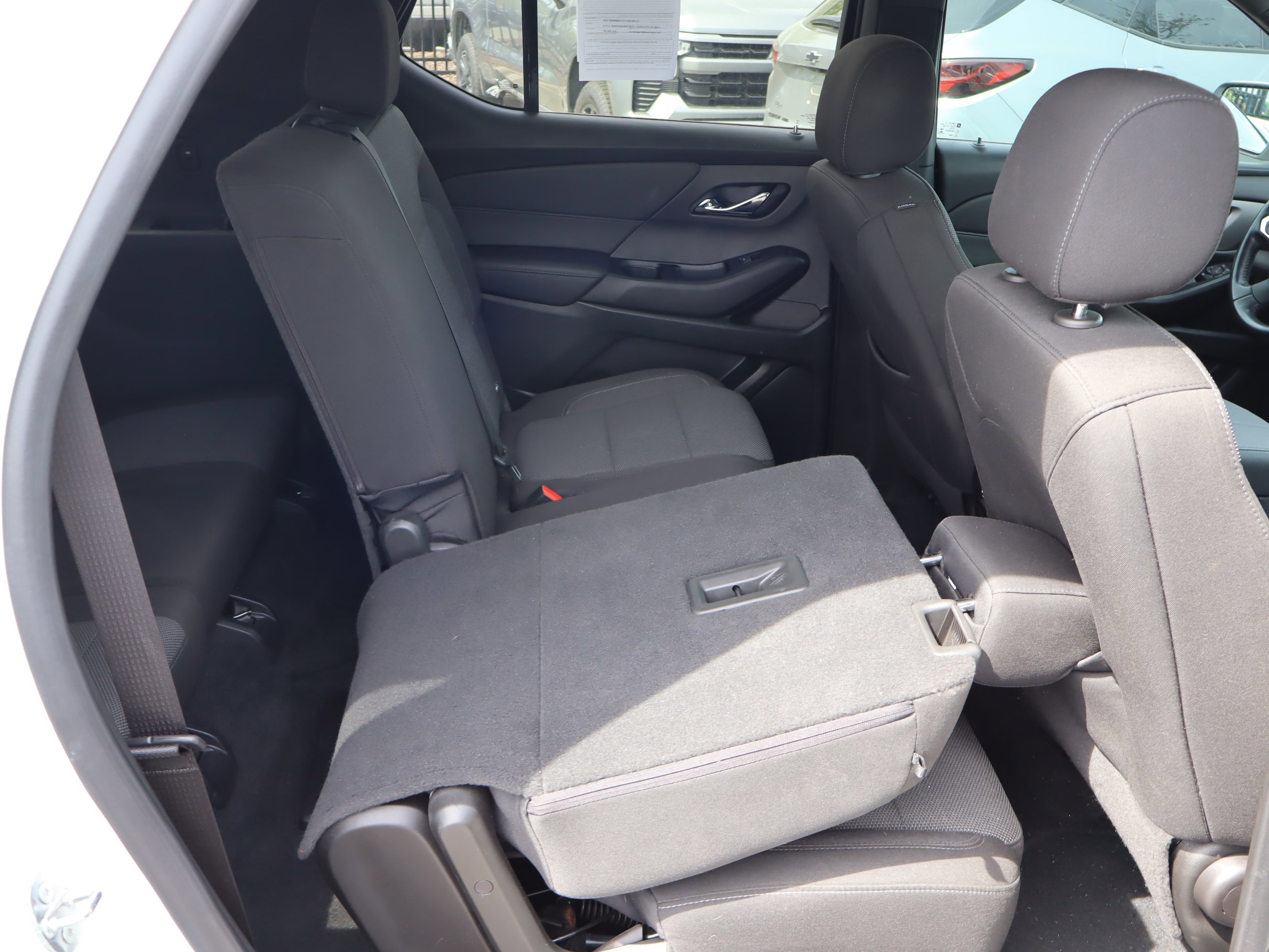 Used 2022 Chevrolet Traverse LT FWD image 39
