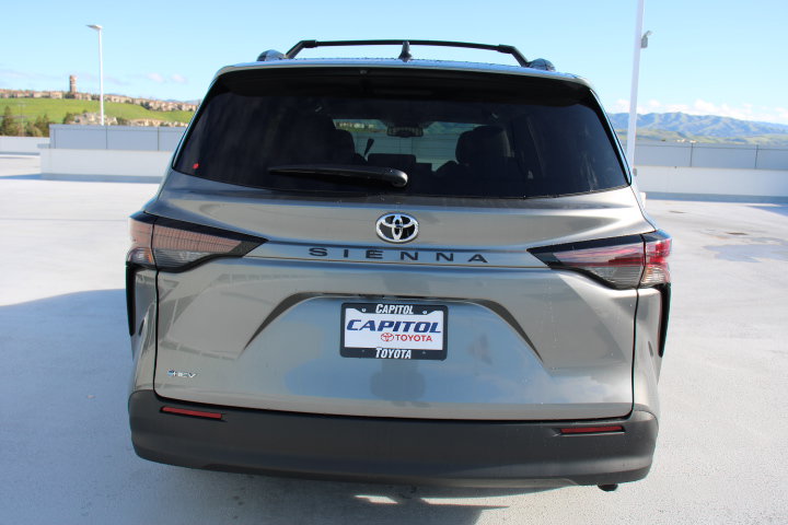 New 2026 Toyota Sienna LE FWD image 4