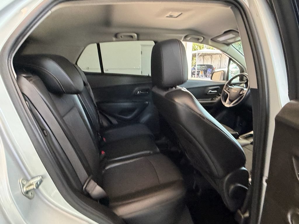 Used 2020 Chevrolet Trax LT w/ LT Convenience Package FWD image 16