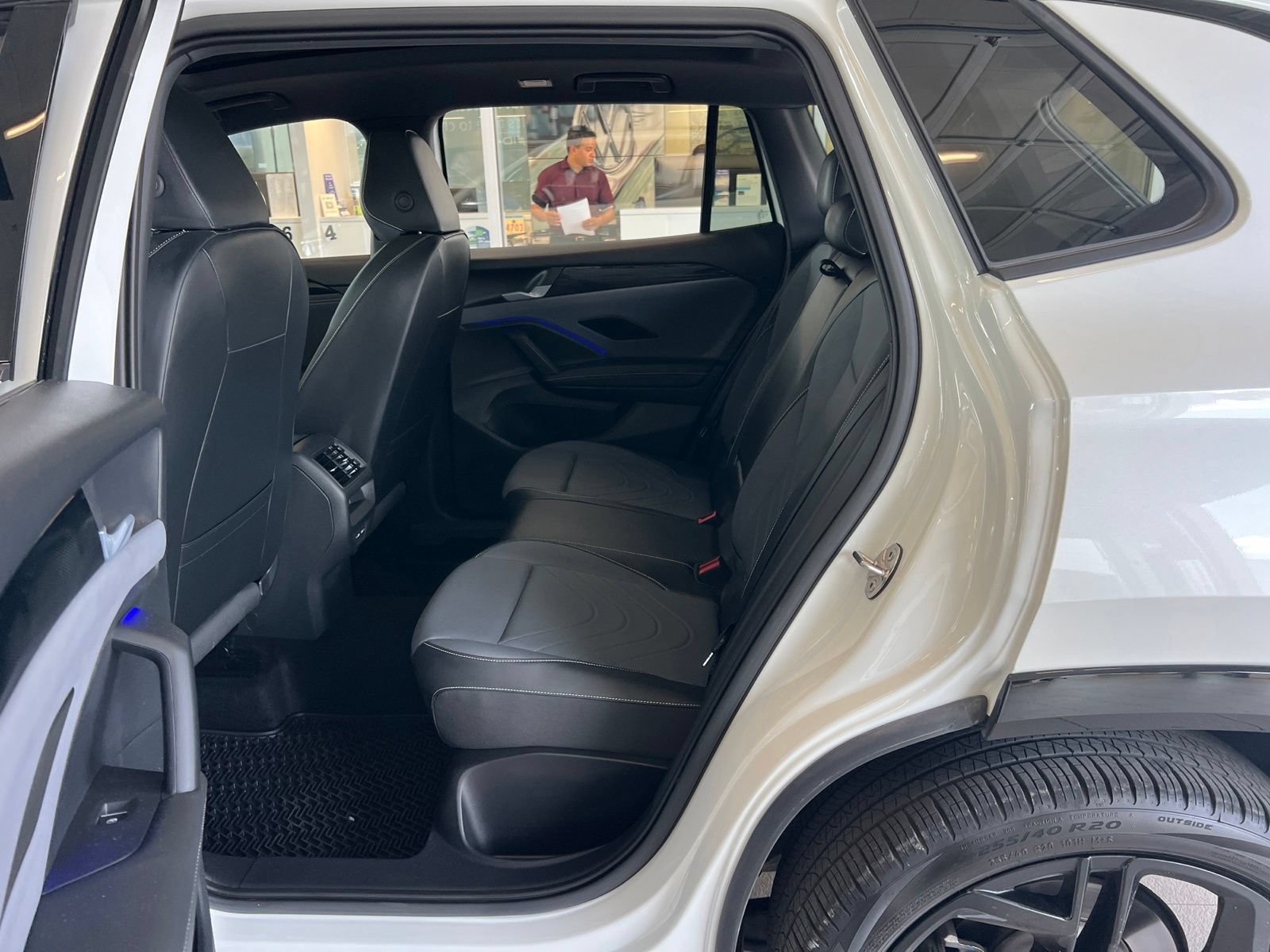 Used 2025 Volkswagen Tiguan SE R-Line FWD image 29
