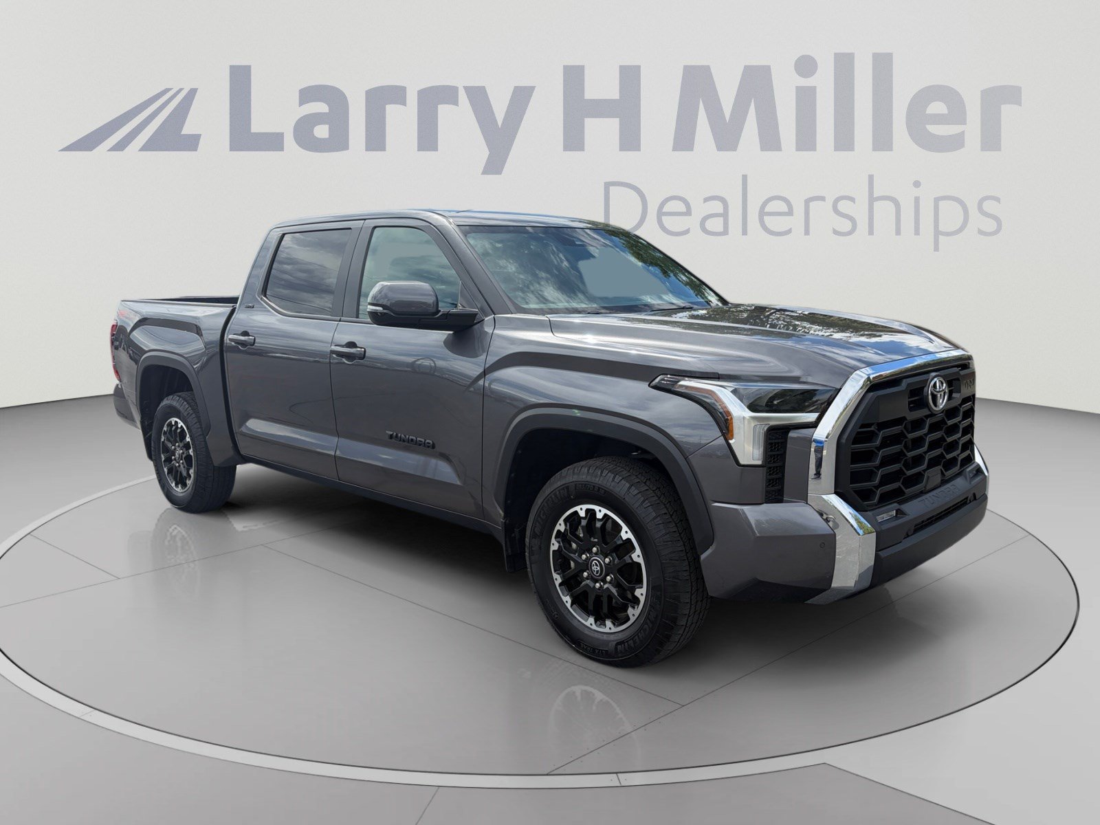 Used 2025 Toyota Tundra SR5 w/ TRD Off-Road Package AWD/4WD image 7