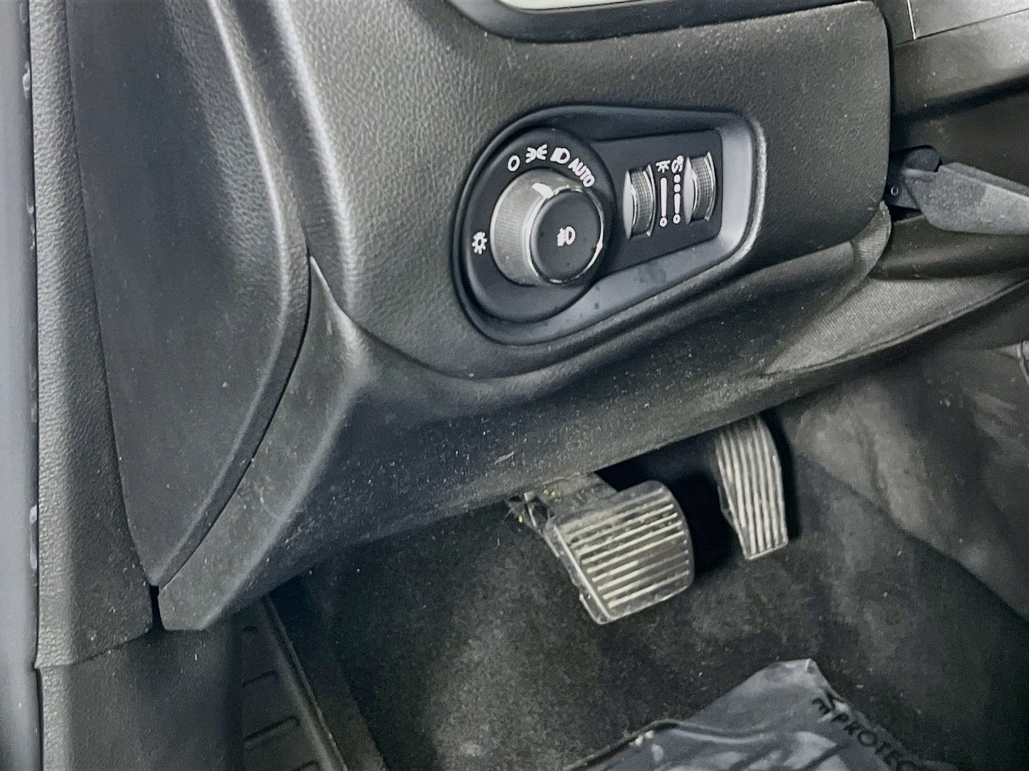 Used 2021 Jeep Renegade Latitude AWD/4WD image 10