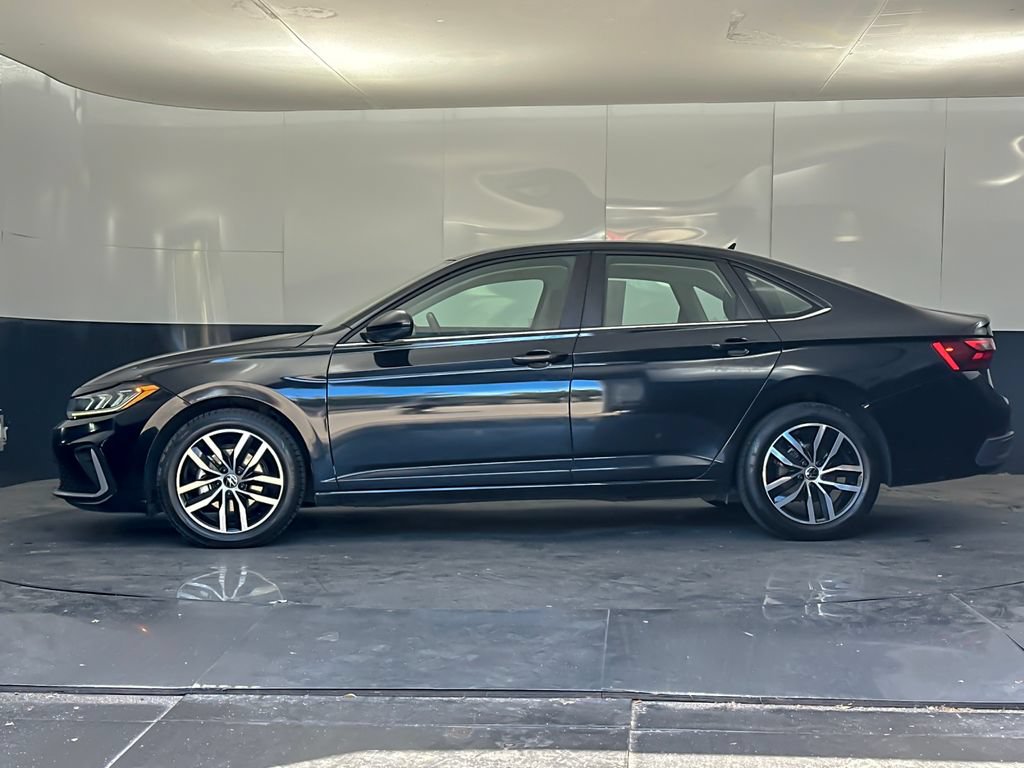 Used 2025 Volkswagen Jetta SE FWD image 6