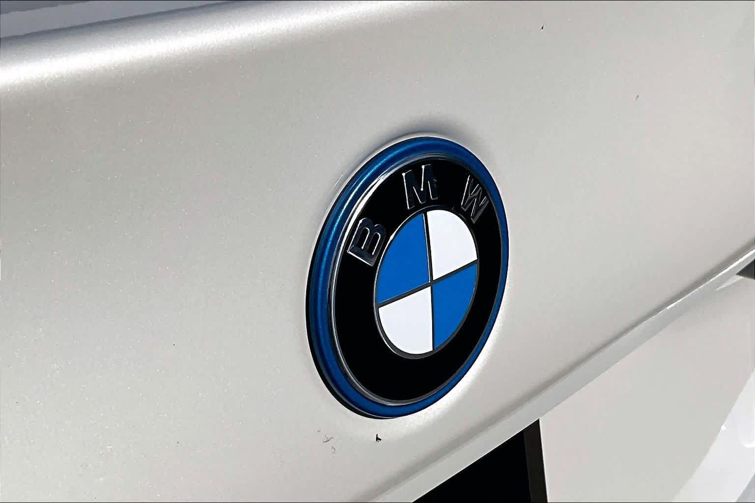 Certified 2024 BMW i5 eDrive40i w/ M Sport Package RWD image 9