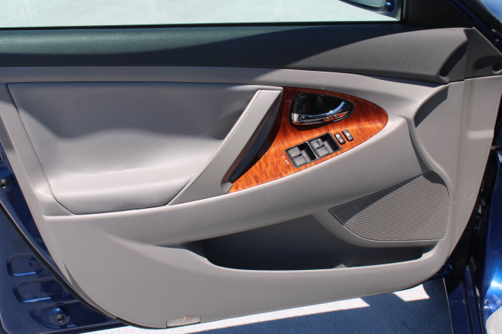 Used 2011 Toyota Camry XLE w/ XLE Extra-Value Pkg #2 FWD image 10