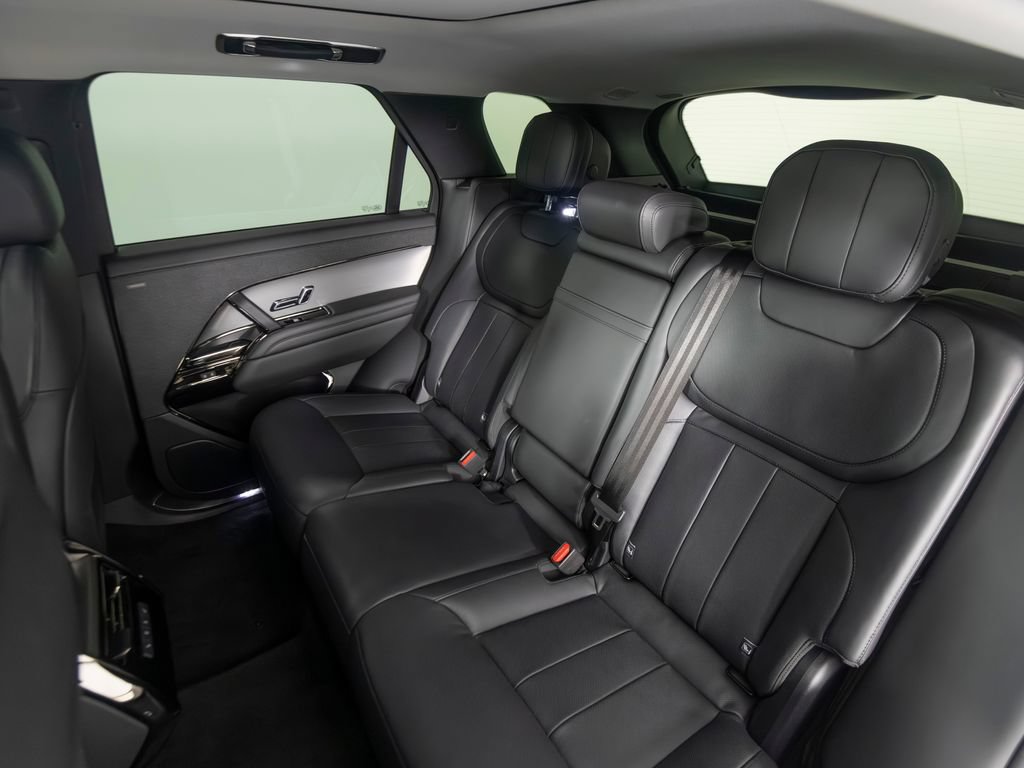 Used 2024 Land Rover Range Rover Sport SE AWD/4WD image 35