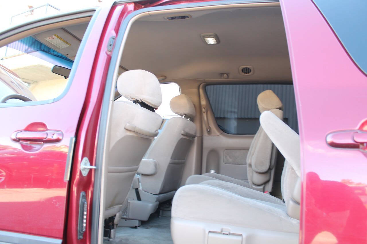 Used 1998 Toyota Sienna LE FWD image 23