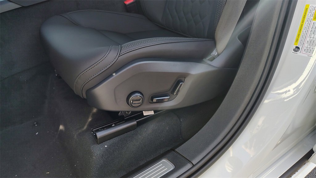 New 2026 Volvo XC90 B6 Plus image 11