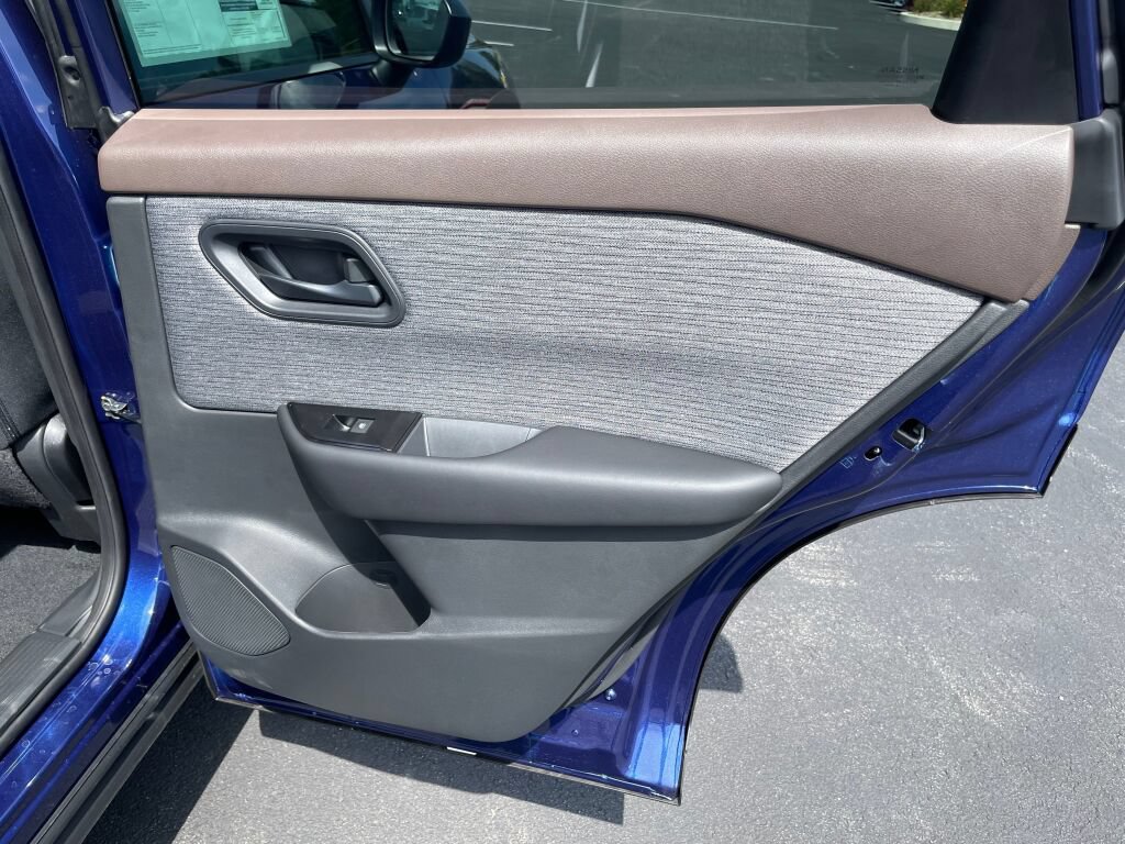 Used 2023 Nissan Rogue S AWD/4WD image 19