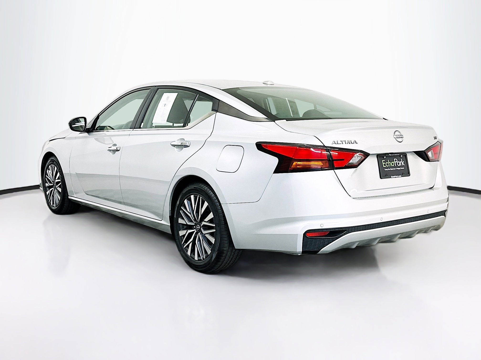 Used 2024 Nissan Altima 2.5 SV FWD image 5